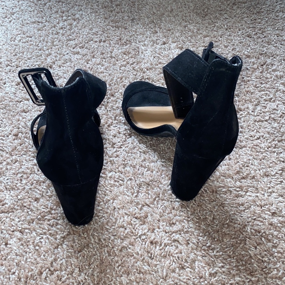 Heels - Picture 2 of 3